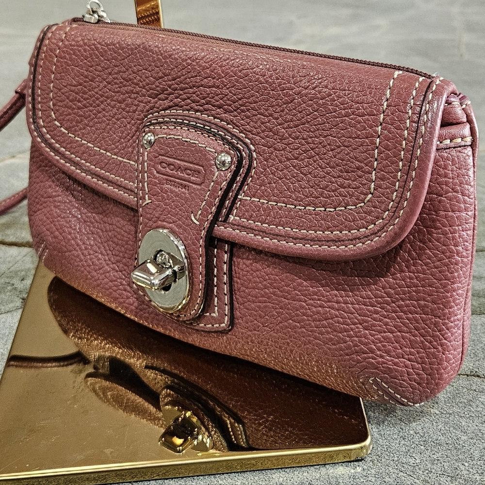 Coach Pebbled Leather Turnlock Wristlet Clutch Dusty Rose